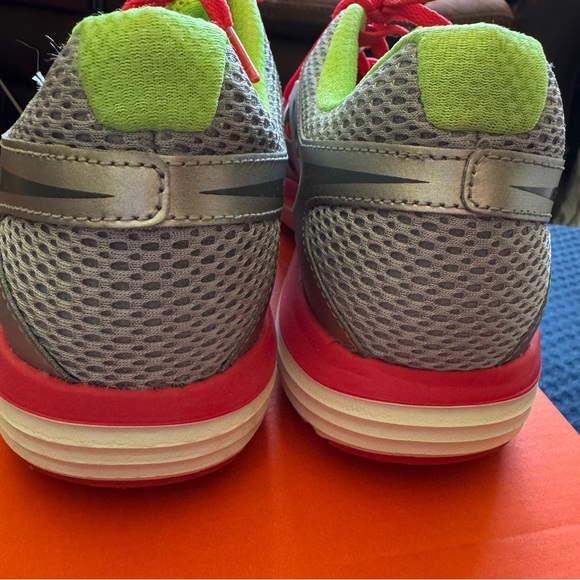 NWT Women NIKE DUAL FUSION LITE Size 6.5 - Picture 4 of 7